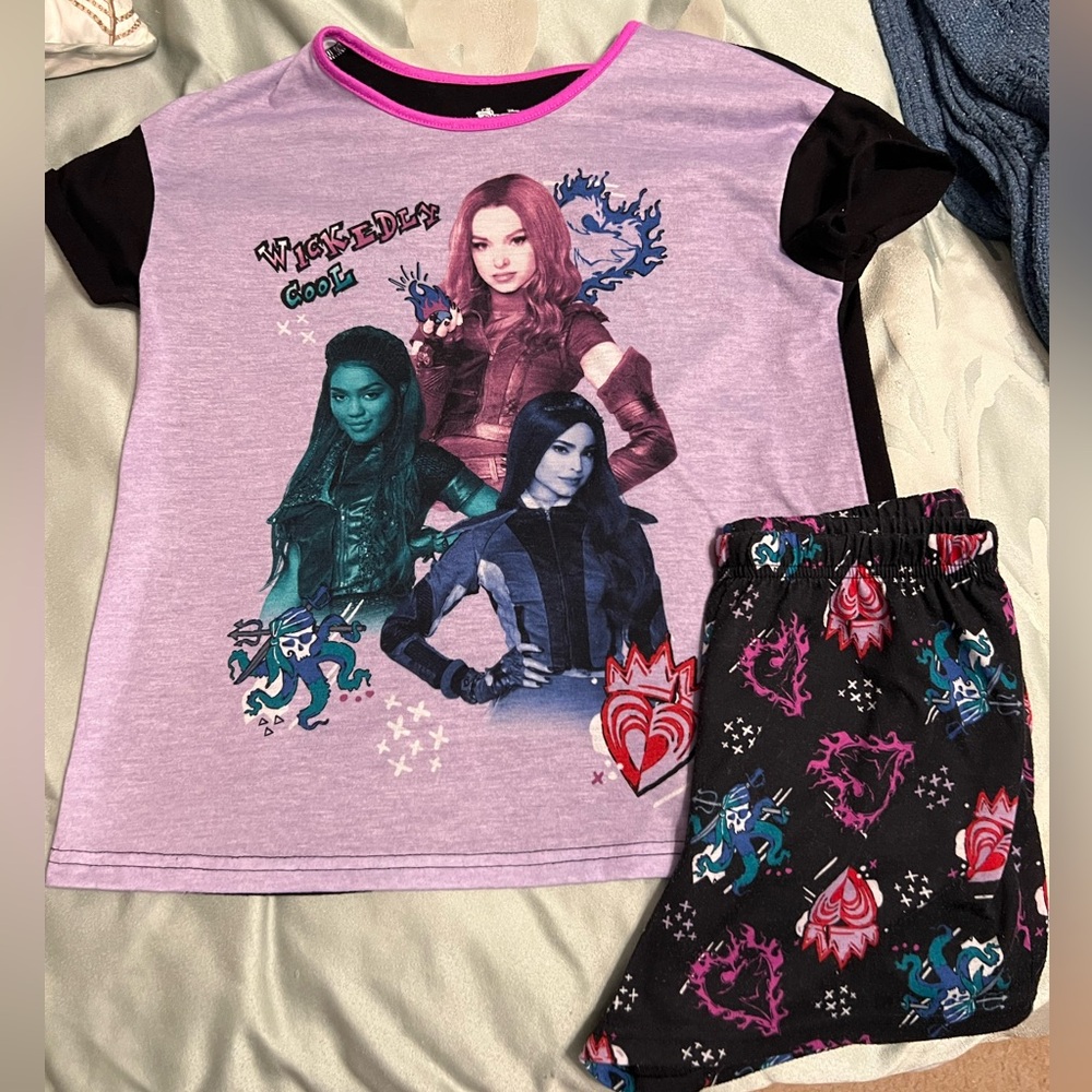 Disney Descendants 3 girls size 12 Pajamas set Purple and Black with shorts